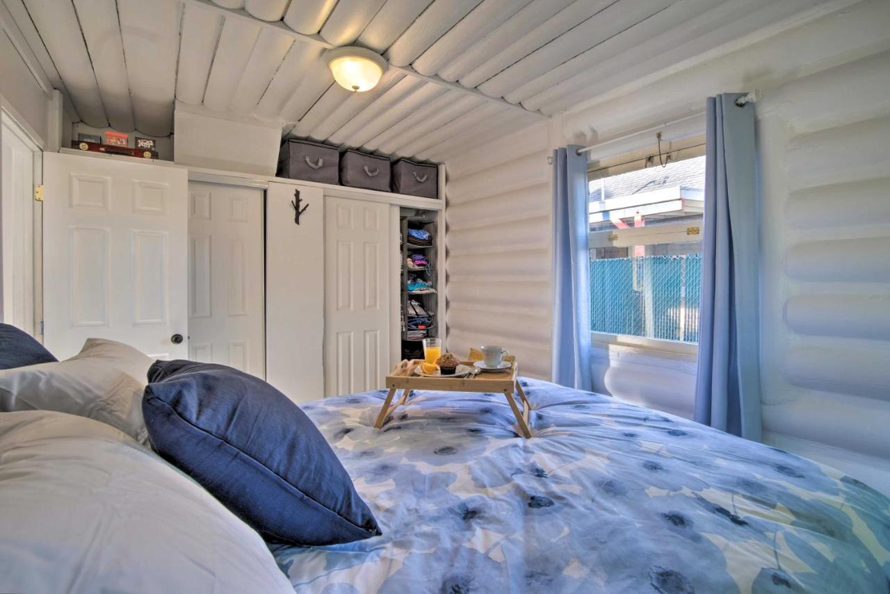 Unique Dog-Friendly Log Cabin Short Walk To Ocean Кресент-Сити Экстерьер фото